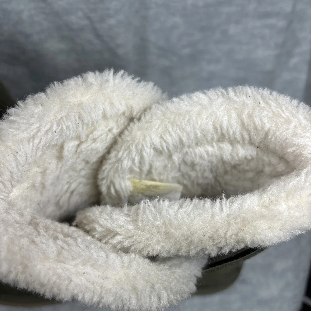 Koolaburra UGG‎ Short Boot Sz 9 Suede Olive Green Faux Fur Strap Delene Cozy EUC